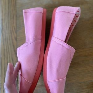 Toms pink size 8.5 like brand new condition